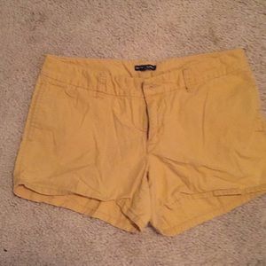 Yellow gap shorts